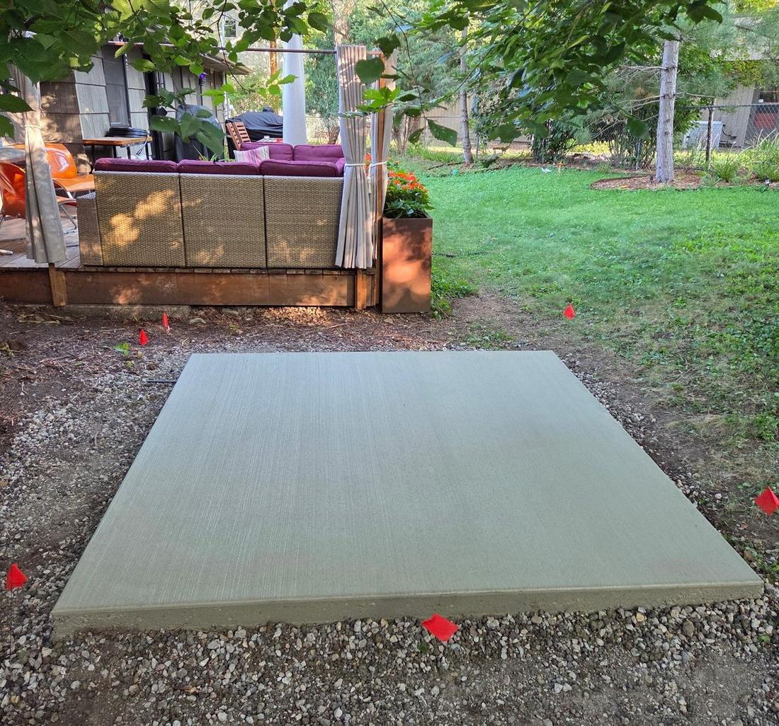 Outdoor sauna slab pad